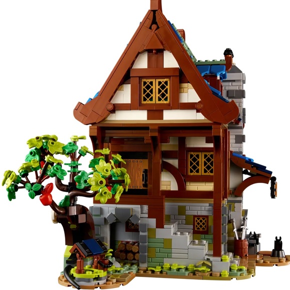 New in box LEGO® Ideas 21325 Medieval Blacksmith - Picture 4 of 12